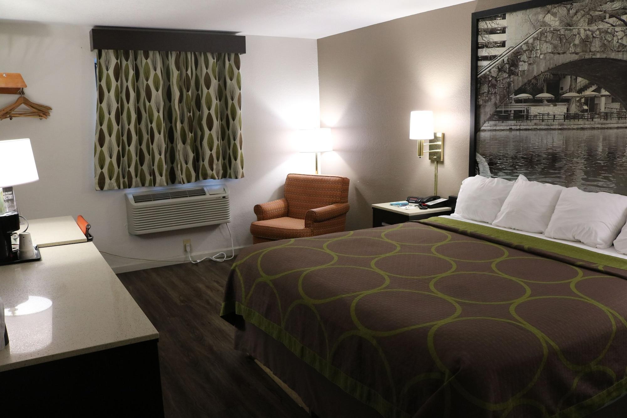 Super 8 By Wyndham San Antonio/I-35 North Hotel Buitenkant foto