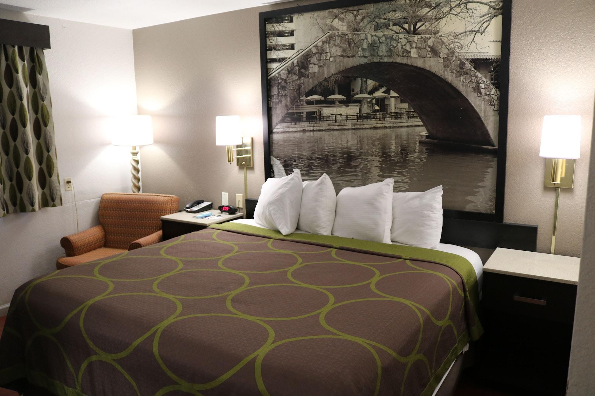 Super 8 By Wyndham San Antonio/I-35 North Hotel Buitenkant foto