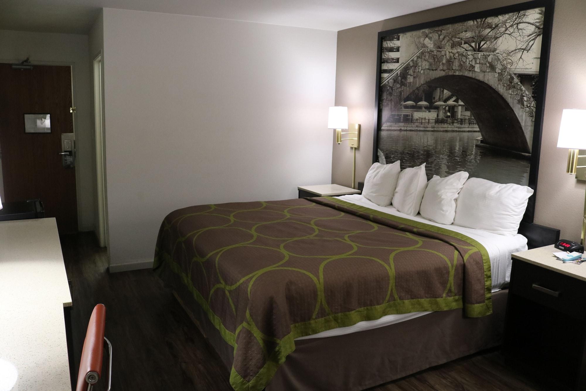 Super 8 By Wyndham San Antonio/I-35 North Hotel Buitenkant foto