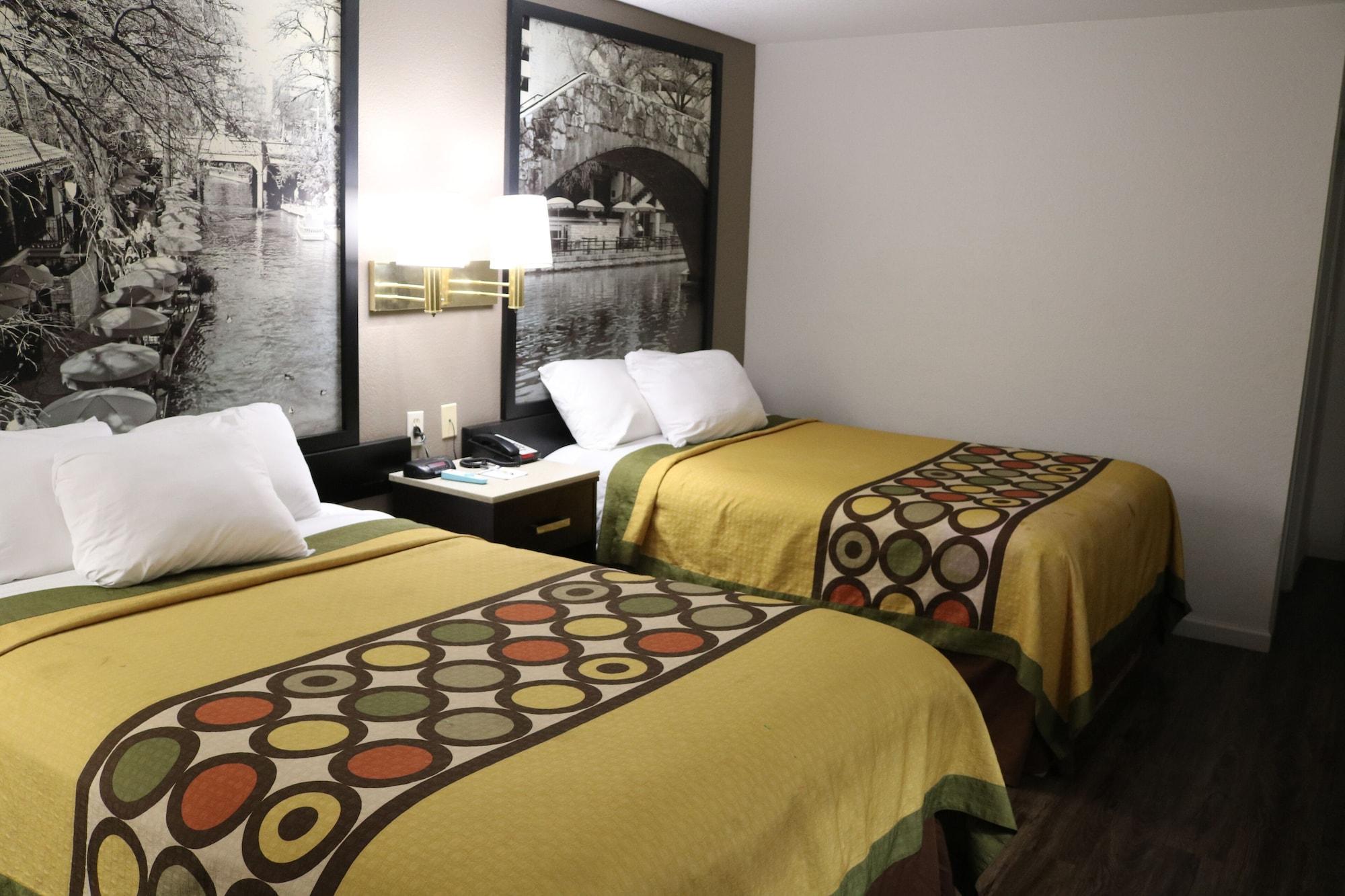 Super 8 By Wyndham San Antonio/I-35 North Hotel Buitenkant foto