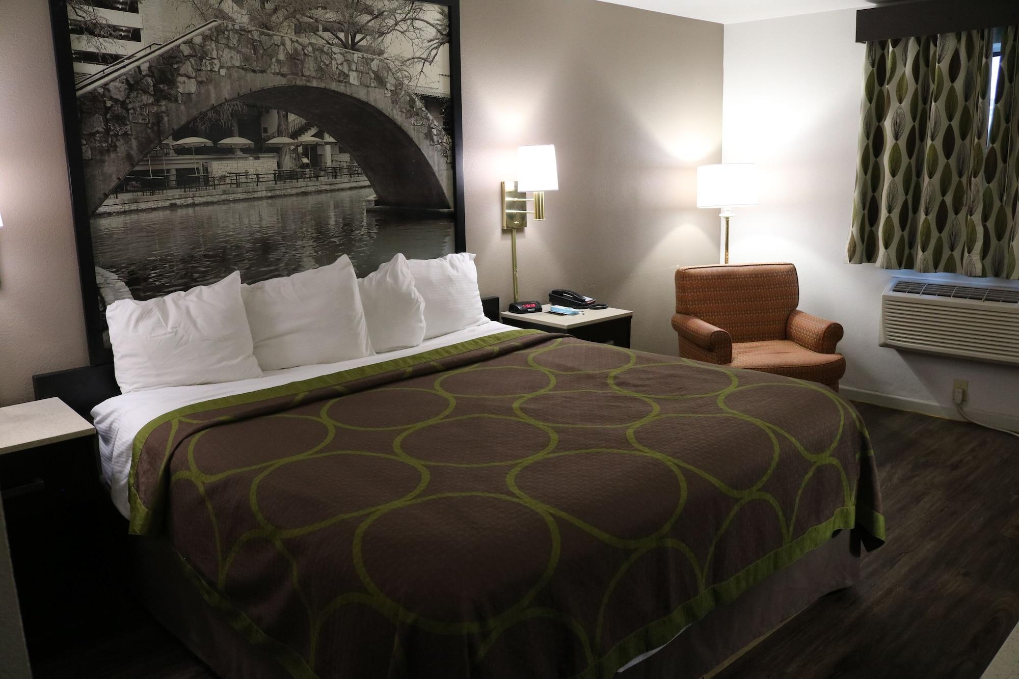 Super 8 By Wyndham San Antonio/I-35 North Hotel Buitenkant foto