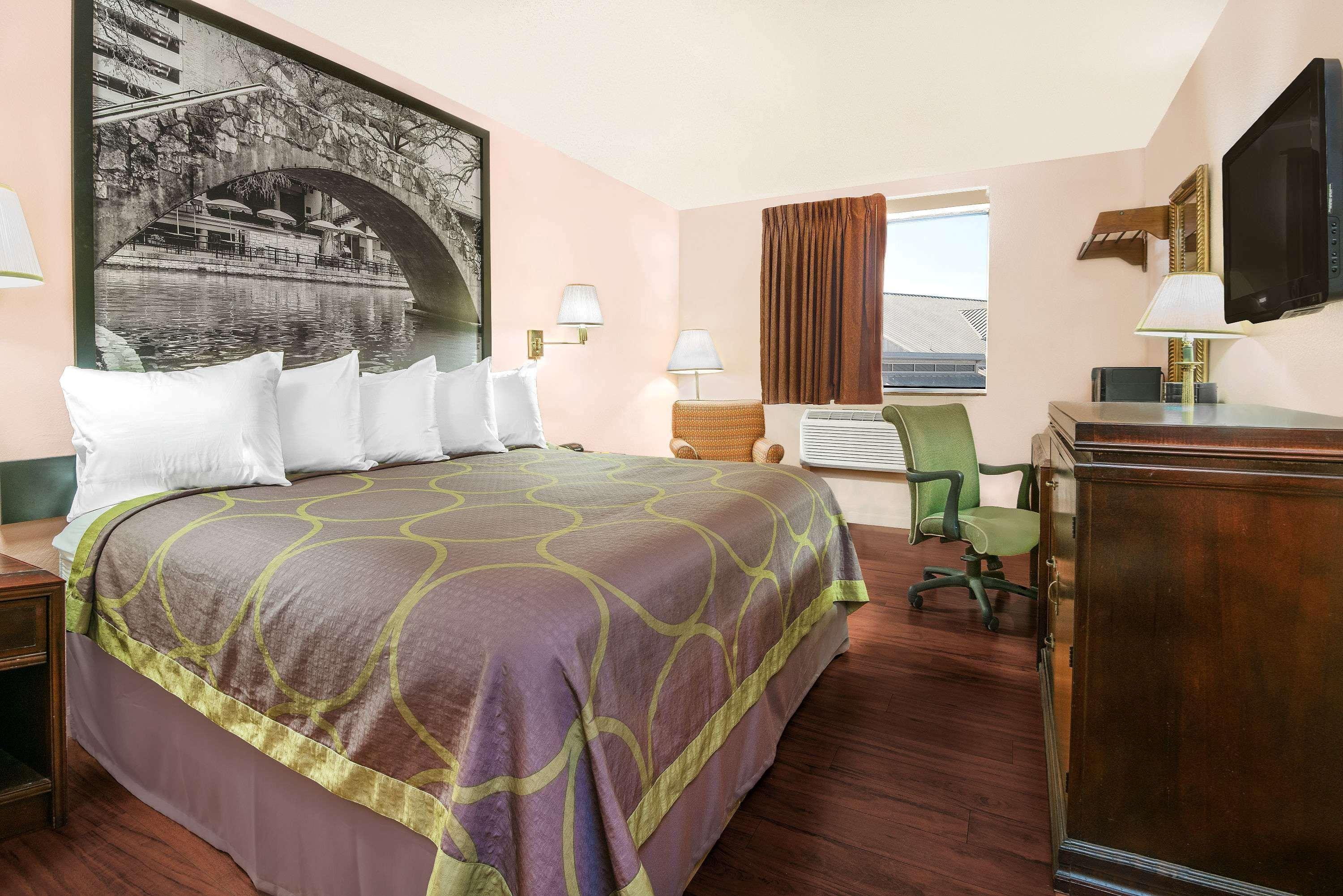 Super 8 By Wyndham San Antonio/I-35 North Hotel Buitenkant foto