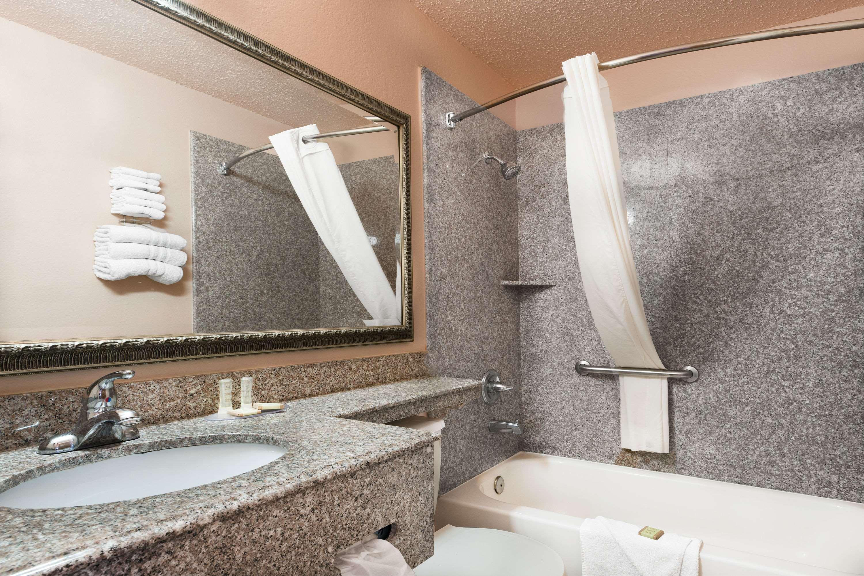 Super 8 By Wyndham San Antonio/I-35 North Hotel Buitenkant foto