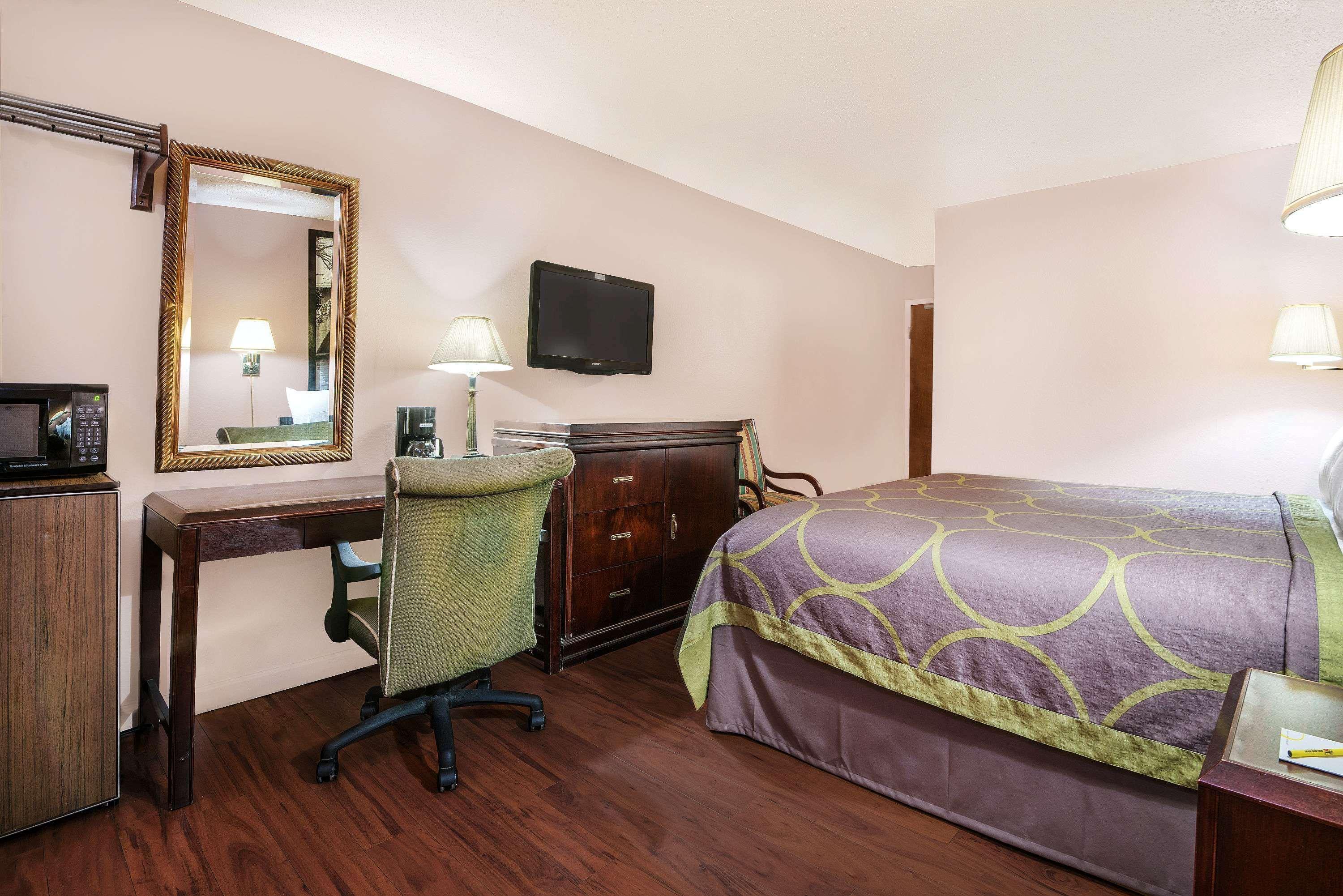 Super 8 By Wyndham San Antonio/I-35 North Hotel Buitenkant foto