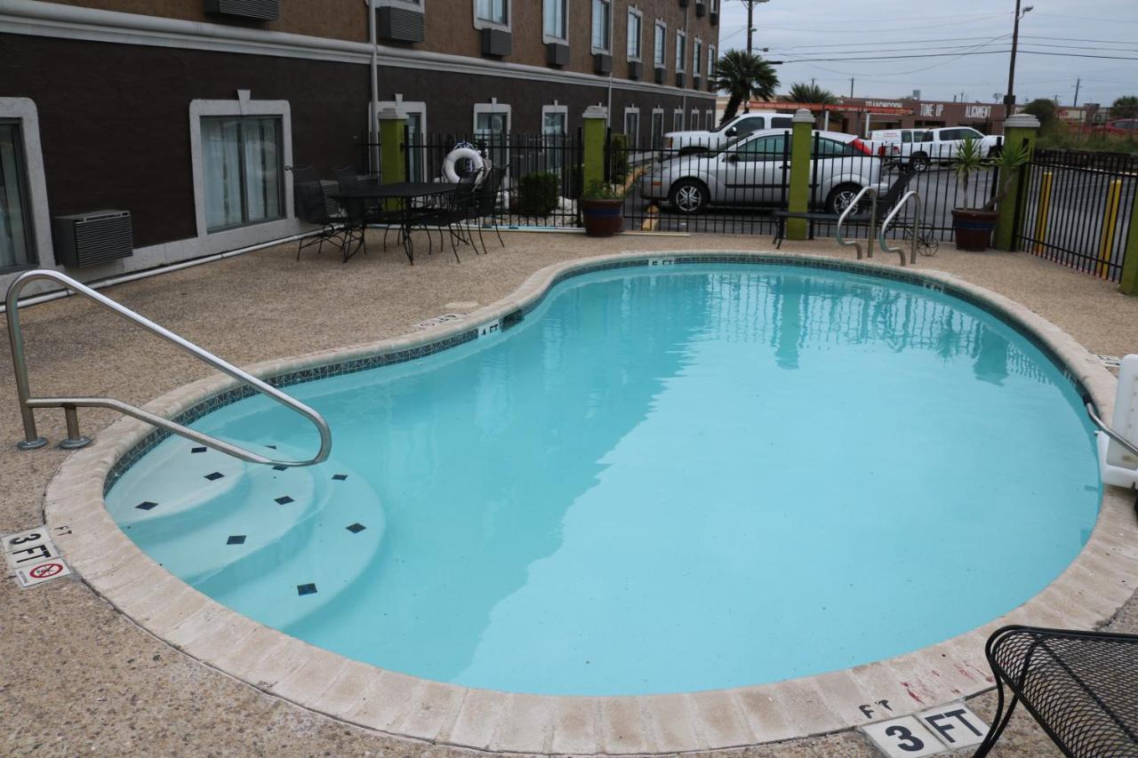 Super 8 By Wyndham San Antonio/I-35 North Hotel Buitenkant foto
